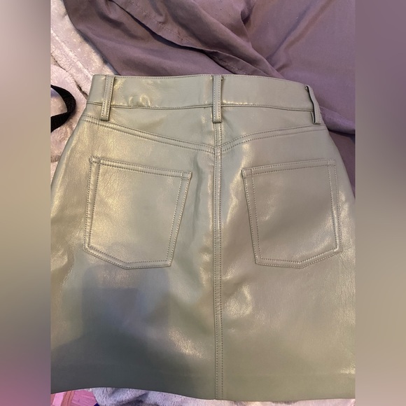 Aritzia skirt - Picture 3 of 3